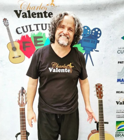 Charles Valente idealizador do "Cultura na Feira" se apresenta na cidade de Formosa