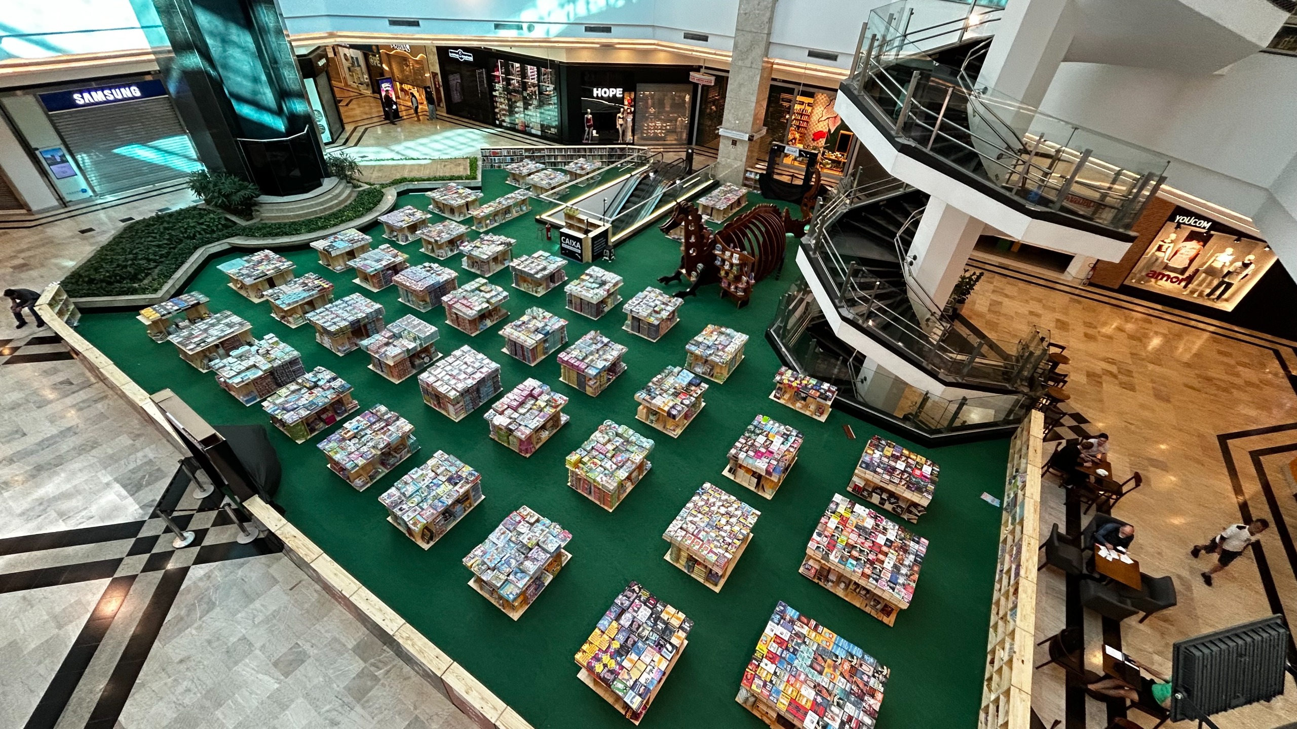 Pátio Brasil Shopping recebe Feira do Livro Boralê com títulos de escritores renomados como Augusto Cury e Amanda Lovelace
