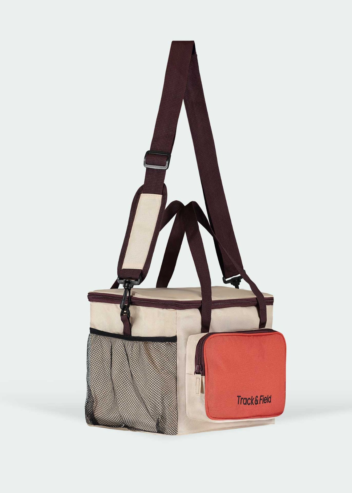 Pátio Brasil Shopping lança campanha de Dia dos Namorados com bolsa térmica exclusiva da Track&Field