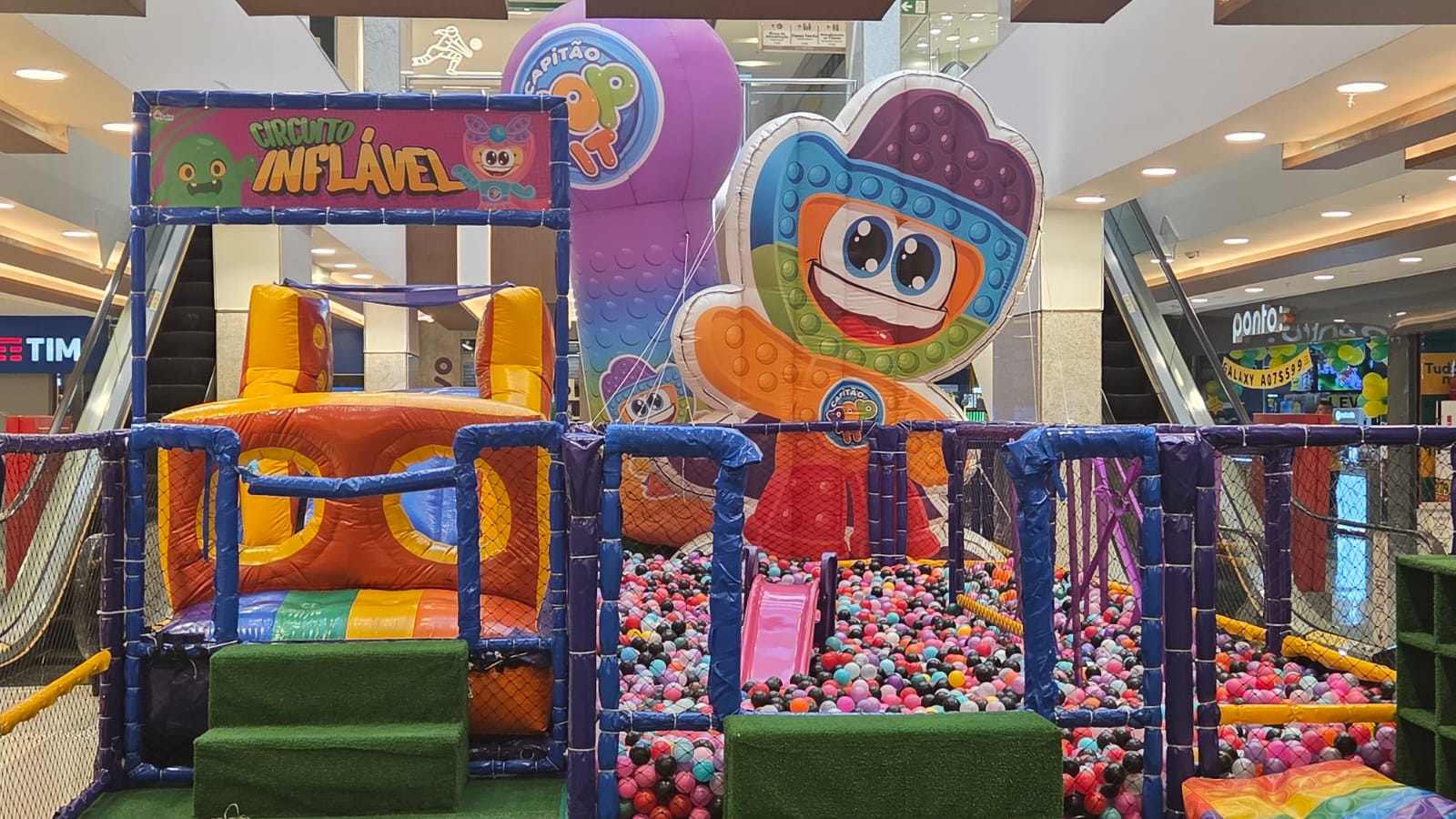 Férias de julho: Universo Pop It desembarca no Conjunto Nacional com parque temático para crianças