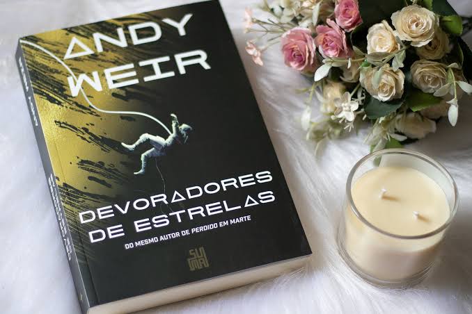 Clube do Livro do Conjunto Nacional embarca em aventura espacial com Devoradores de Estrelas